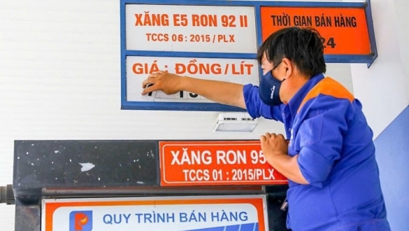 Giá xăng dầu đồng loạt tăng lần thứ ba, cao nhất hơn 100 đồng/lít