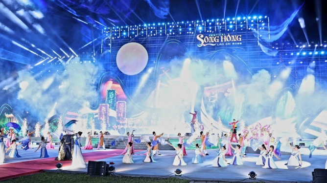 Lào Cai kết nối thương mại quốc tế tại Festival Sông Hồng năm 2025