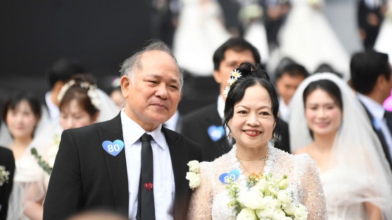 Vietnam Happy Fest 2025 mở màn rộn ràng tại Hồ Gươm