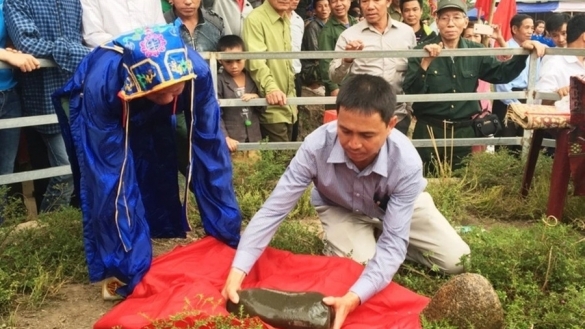 Độc đáo tục rước ‘đá thiêng’ xin vía đầu năm ở Thanh Hóa