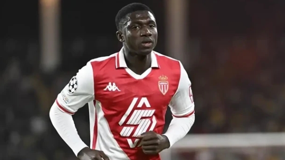 MU và Chelsea nhảy vào cuộc đua giành Lamine Camara sau khi Monaco từ chối Crystal Palace