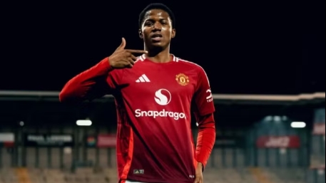 Man United chia tay tiền đạo trẻ