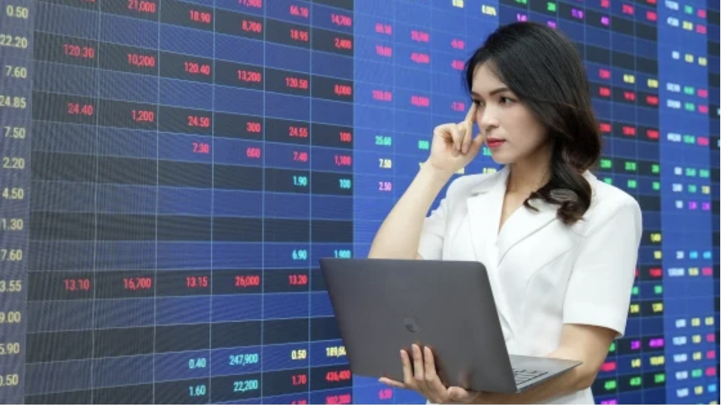 Fed tăng lãi suất lên 4%, nhóm cổ phiếu nào của Việt Nam chịu sức ép lớn nhất?