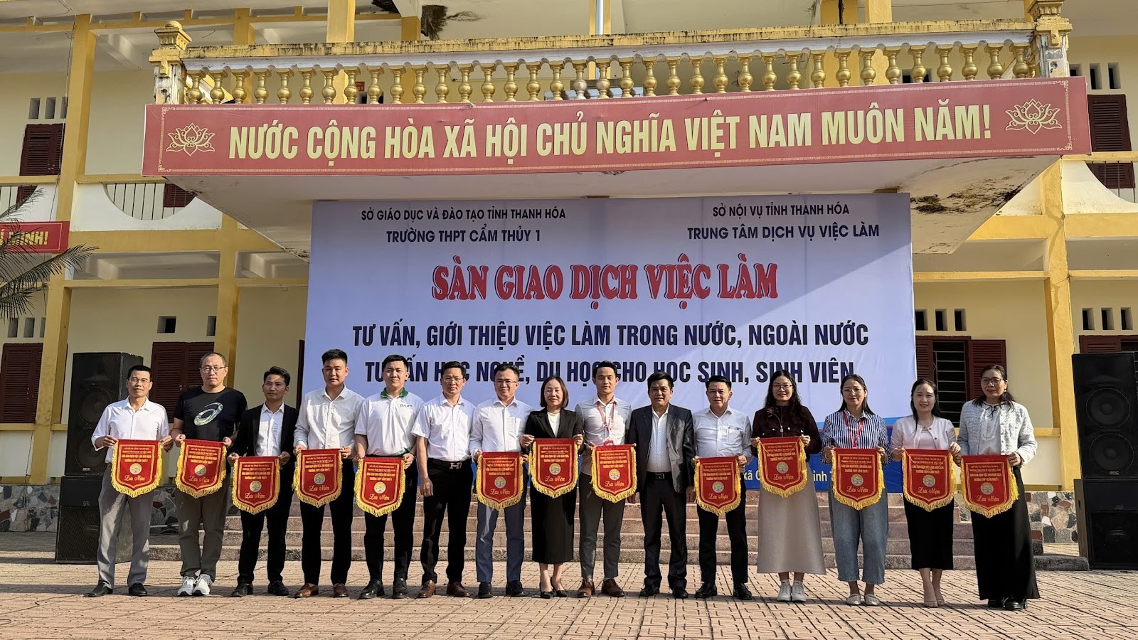 Trung tâm Dịch vụ việc làm Thanh Hóa tổ chức Sàn giao dịch việc làm, mở rộng cơ hội hướng nghiệp cho học sinh THPT
