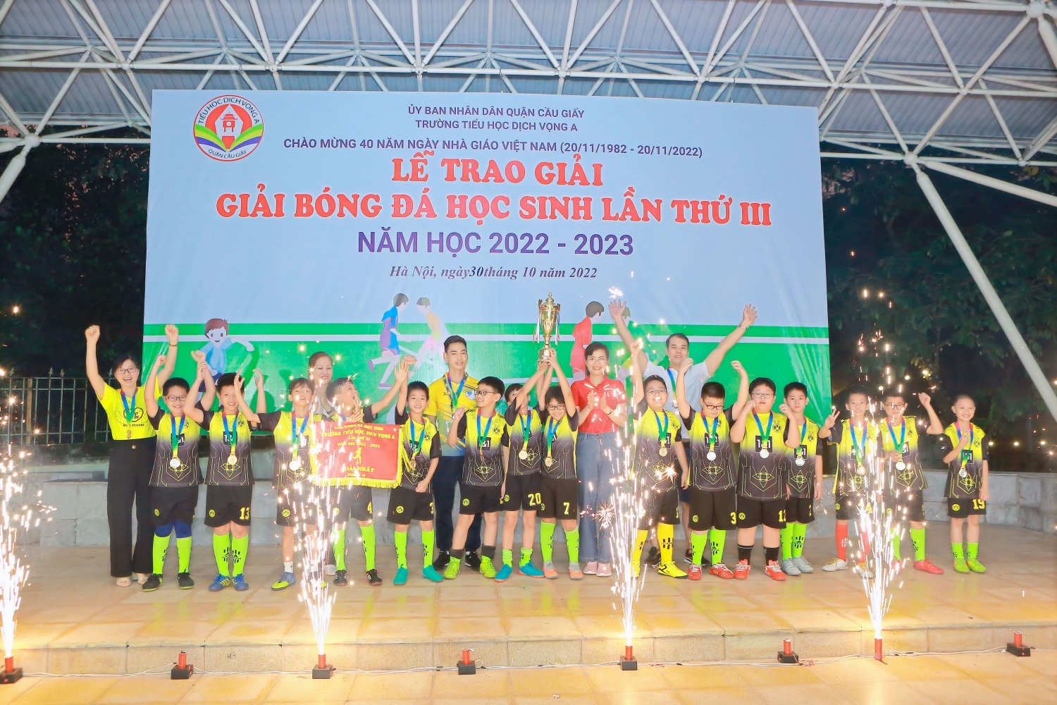 Trường Tiểu học Dịch Vọng A tổ chức thành công “Giải bóng đá học sinh lần thứ III năm học 2022-2023” Trường Tiểu học Dịch Vọng A tổ chức thành công “Giải bóng đá học sinh lần thứ III năm học 2022-2023”