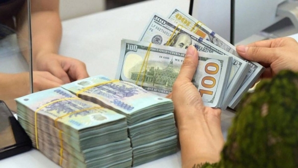 Tỷ giá liên ngân hàng bật tăng mạnh, NHNN bơm ròng gần 35.000 tỷ đồng