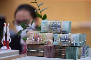 Tín dụng tăng nóng, ngân hàng đối mặt bài toán “bộ đệm vốn”