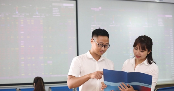 Thị trường còn rủi ro ngắn hạn, đầu tư theo chiến lược nào?