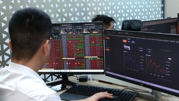 Rủi ro thuế quan trở lại, chọn nhóm cổ phiếu vượt nhiễu động ra sao?