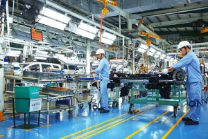 Sản xuất công nghiệp tăng tốc, chế biến - chế tạo tiếp tục đóng vai trò đầu tàu