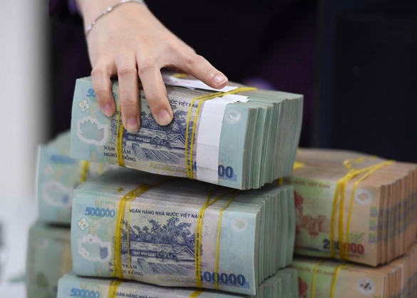 Tiền gửi vượt 10,7 triệu tỷ đồng: Người dân chọn “phòng thủ tích cực”