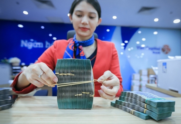 Lãi suất liên ngân hàng tiếp tục hạ nhiệt, NHNN duy trì hút ròng