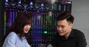 Cổ phiếu giảm sâu, lãnh đạo các doanh nghiệp "bắt đáy" mua vào
