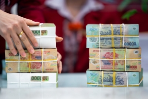 Ngân hàng tăng tốc cho vay, áp lực hút tiền gửi đẩy chi phí vốn lên cao