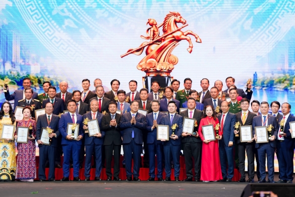 Chính phủ kiến tạo, doanh nghiệp, tiên phong thúc đẩy, tăng trưởng