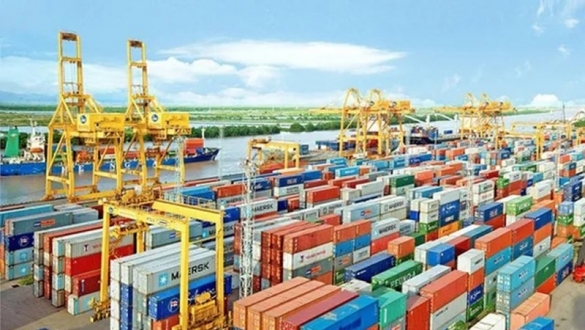 Chi đầu tư phát triển tăng cao, lãi suất tiếp tục hỗ trợ tăng trưởng