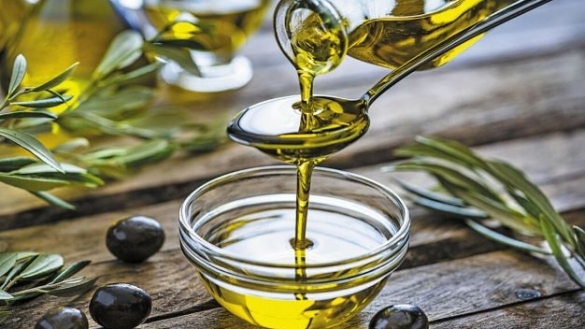 4 công thức mặt nạ dưỡng tóc từ dầu ô liu