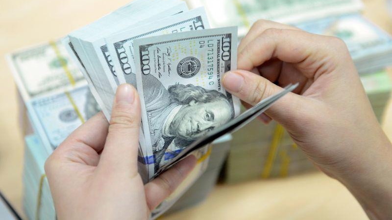 Giá USD đồng loạt giảm, thị trường chợ đen lao dốc