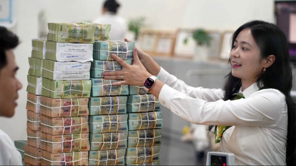 Sau đà tăng nóng, lãi suất tiết kiệm bắt đầu giảm