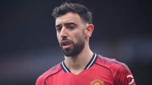 Fernandes xô đổ kỷ lục 26 năm tại Man Utd