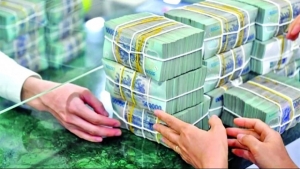 Lãi suất tăng cao hút dòng tiền quay lại ngân hàng