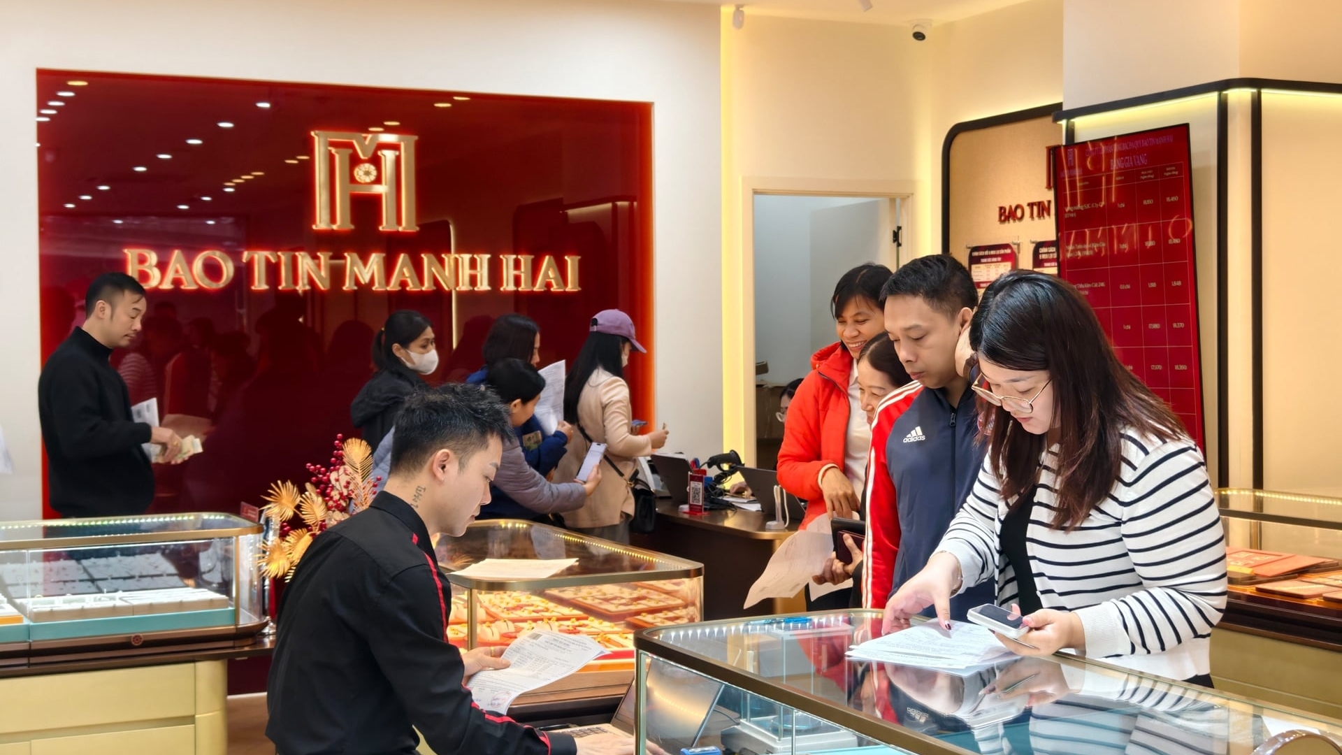 Giá vàng hôm nay 24/3: Phục hồi và tăng mạnh trở lại