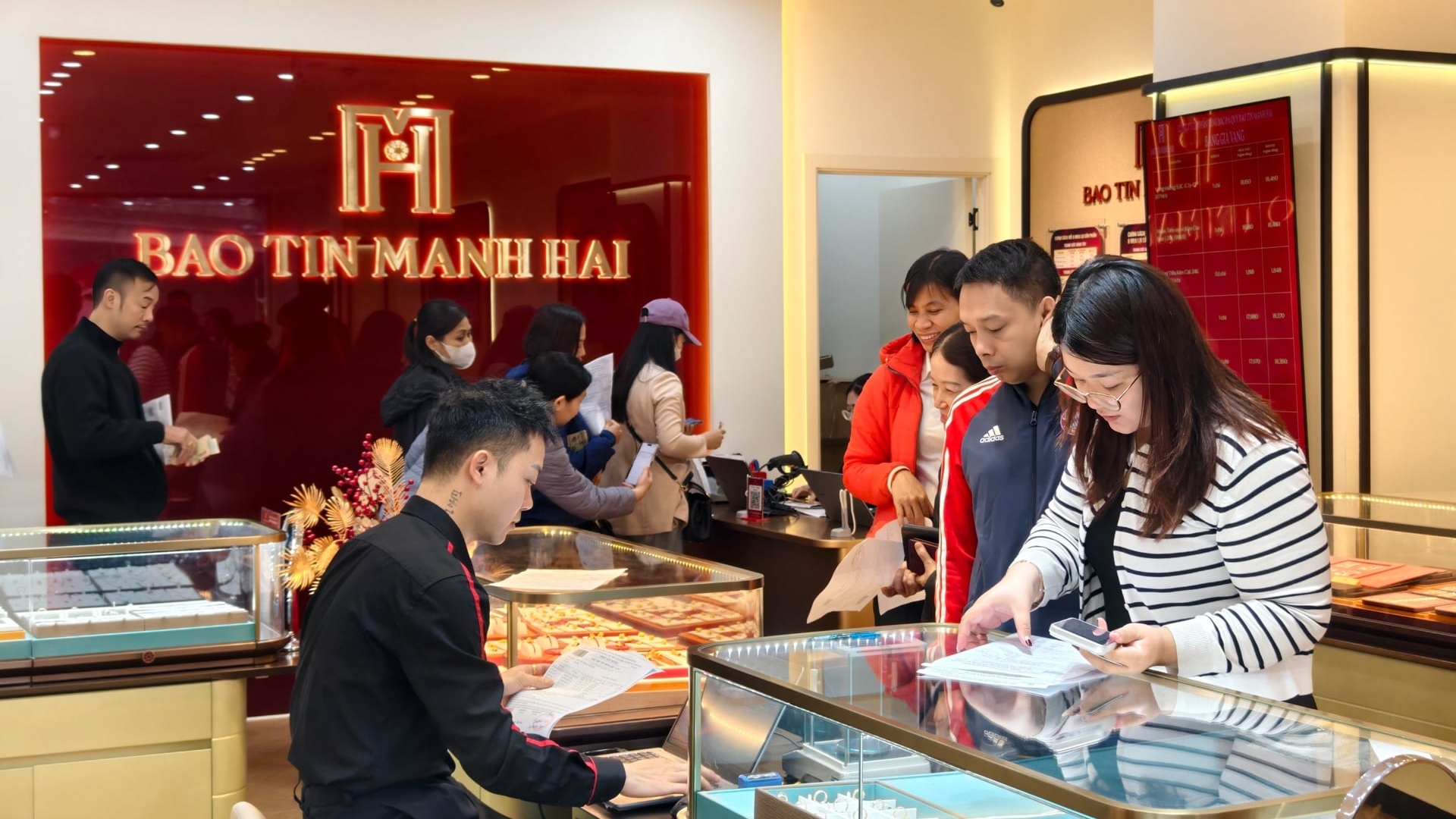 Giá vàng hôm nay 27/3: Vàng miếng giảm 2 triệu đồng/lượng