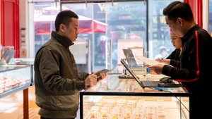 Giá vàng hôm nay 31/3: Vàng miếng ‘tái chiếm’ mốc 176 triệu/lượng