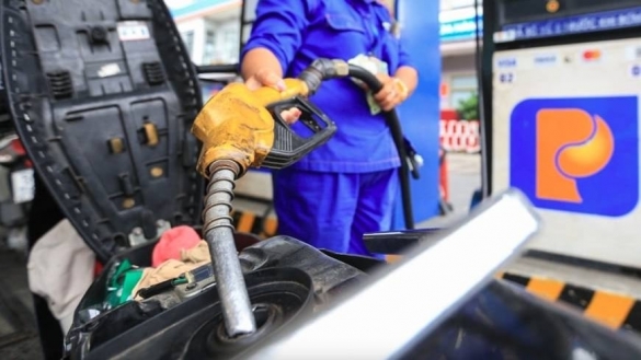 Điều hành giá xăng lúc nửa đêm: Bộ Công Thương nói gì?