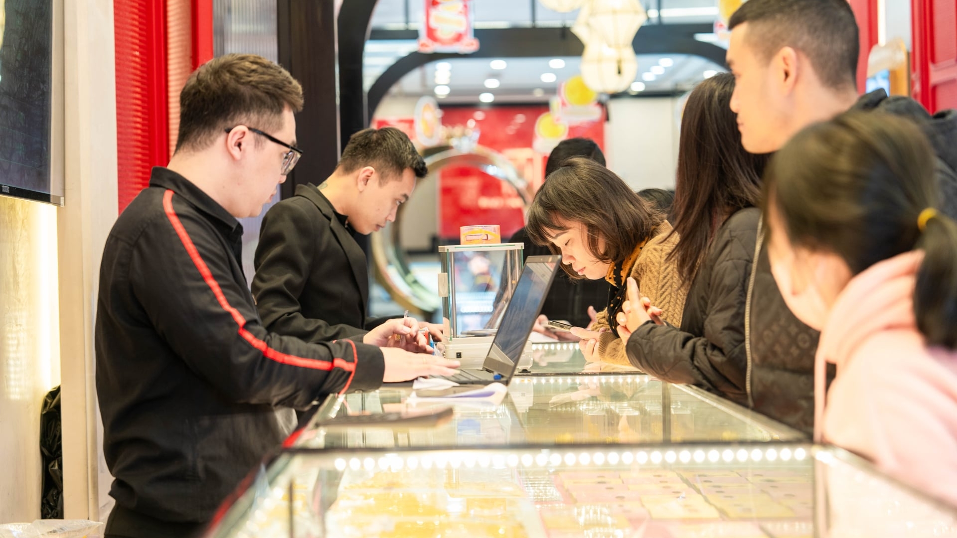 Giá vàng hôm nay 15/4: Vàng miếng giữ mức 173 triệu/lượng