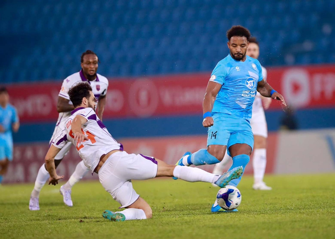 V.League 26/4: Xuân Son bị bắt bài và tổn thất nhân sự của Hà Nội FC