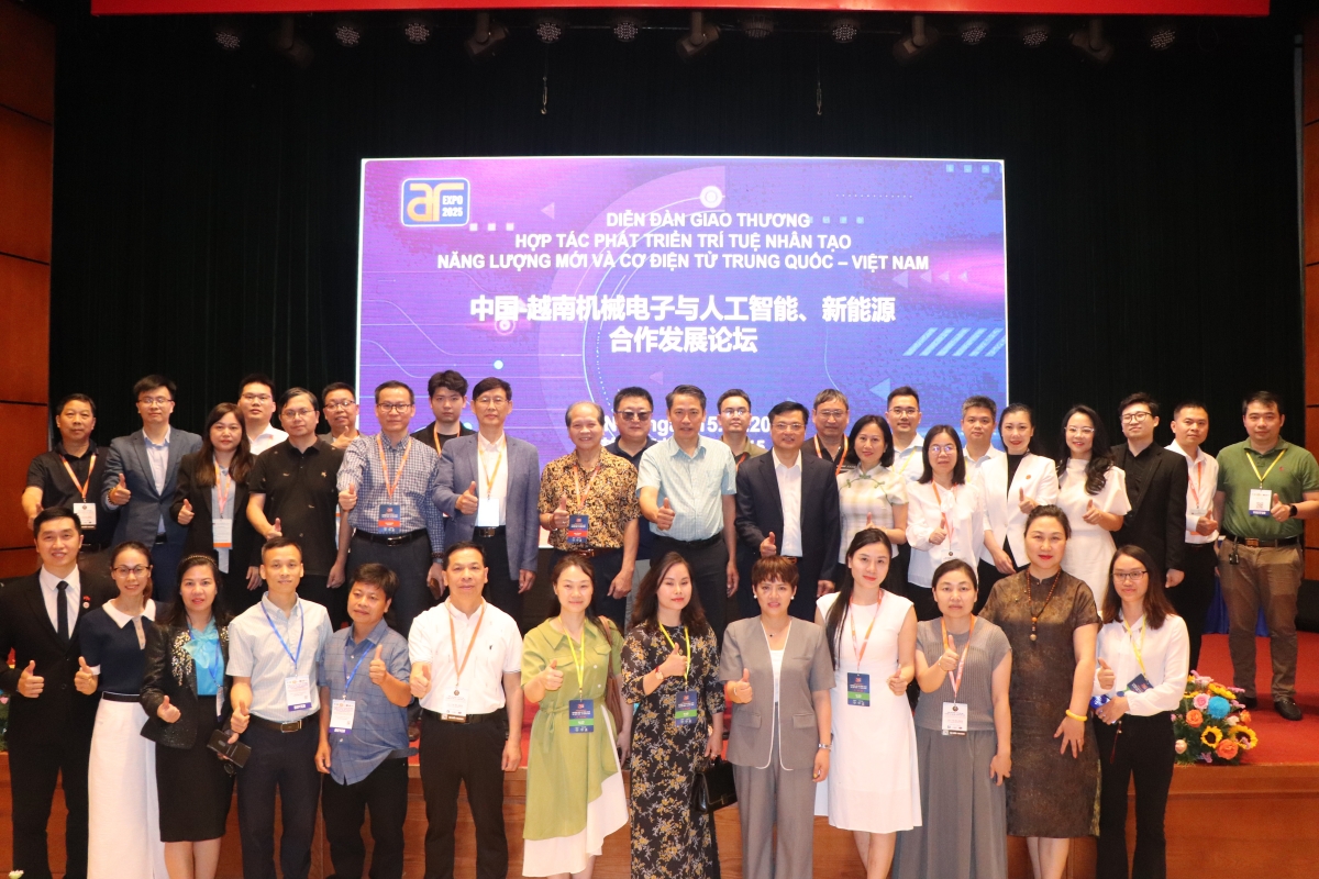 Việt Nam, Trung Quốc hợp tác phát triển công nghiệp, năng lượng mới