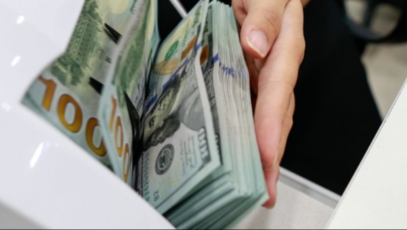Giá USD ngân hàng đi lên, thị trường tự do giảm mạnh