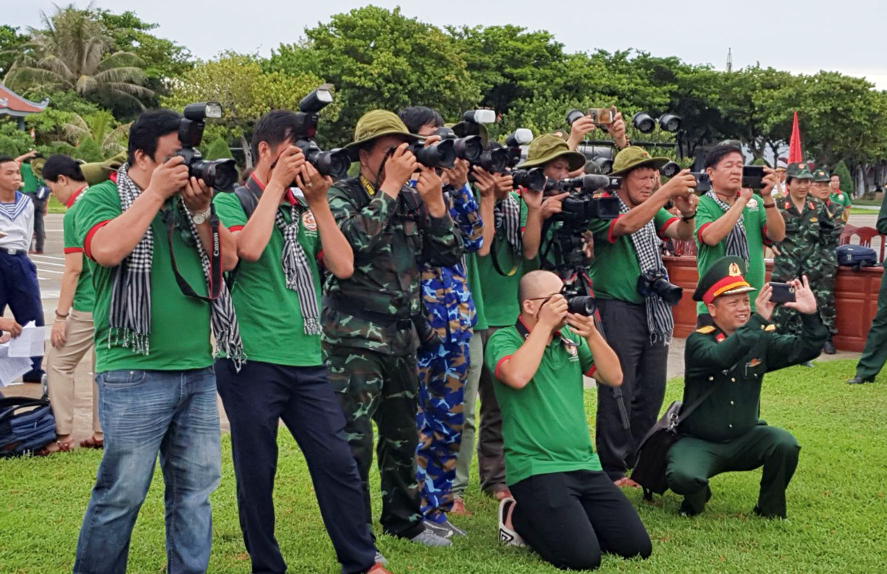 Báo chí - một nghề đòi hỏi cao về trách nhiệm và đạo đức Báo chí - một nghề đòi hỏi cao về trách nhiệm và đạo đức