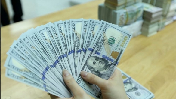 Giá USD thị trường tự do xuống thấp hơn ngân hàng