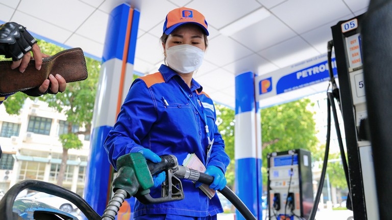 Giá xăng trong nước đồng loạt tăng trở lại