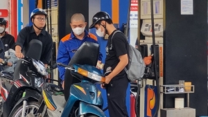 Giá xăng giảm gần 200 đồng/lít từ 15h ngày 17/7