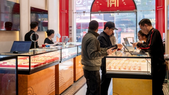 Giá vàng hôm nay 15/7: Đảo chiều tăng mạnh