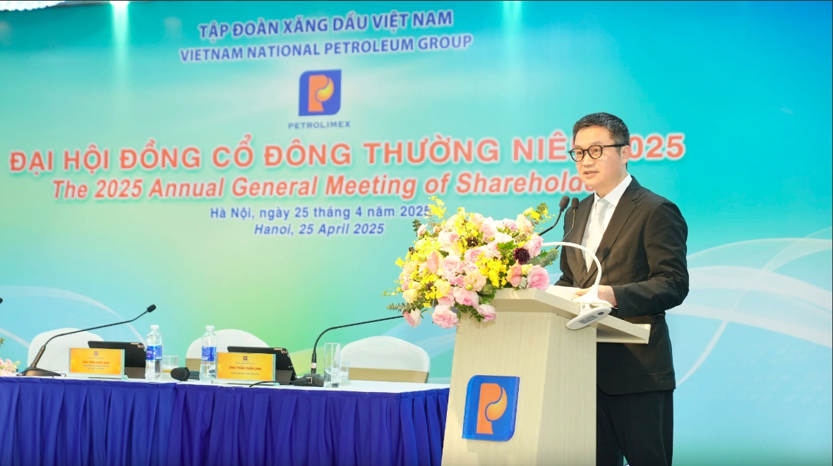 Petrolimex: Tăng tốc lợi nhuận, tiên phong lộ trình năng lượng xanh Petrolimex: Tăng tốc lợi nhuận, tiên phong lộ trình năng lượng xanh