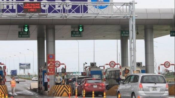 Mua và sử dụng ô tô, người dân phải chịu những khoản phí, lệ phí nào?