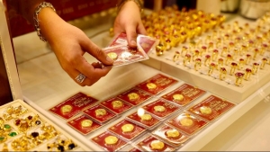 Giá vàng thế giới và trong nước cùng tăng dữ dội
