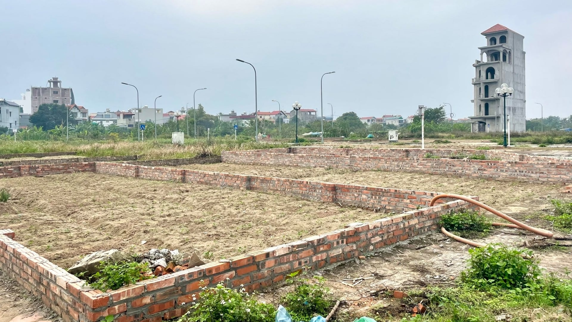 Giá đất Đông Anh neo cao, vượt 100 triệu đồng/m2