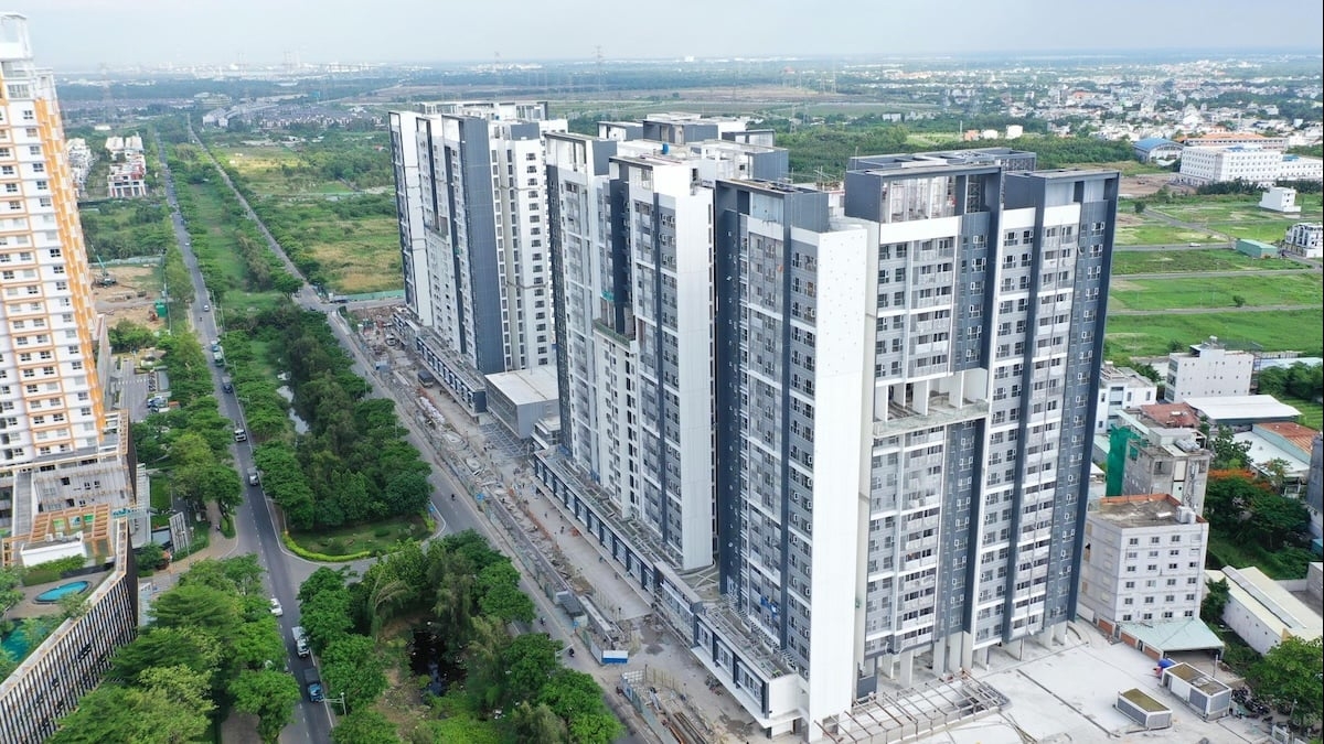 Thu nhập không theo kịp giá nhà: Người trẻ nên liều mua căn hộ hay tạm gác giấc mơ an cư?