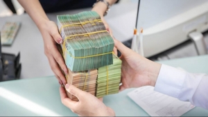 Lãi suất tiết kiệm tăng mạnh, lên gần 7%/năm