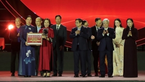 Đoàn kết một lòng - Hướng về miền Trung