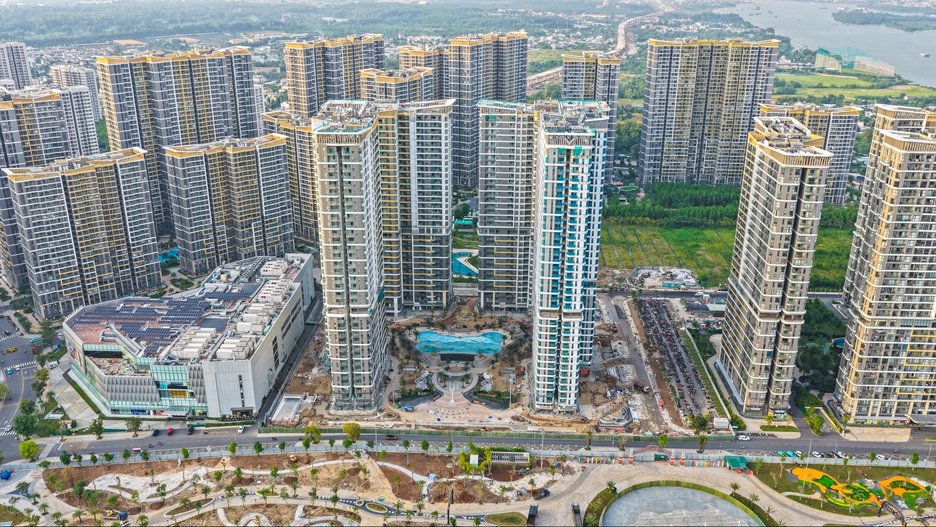 Nhìn lại thị trường bất động sản 2025: Một năm bùng nổ